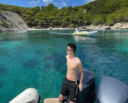 Guy Alone (Gay) - HiHunter