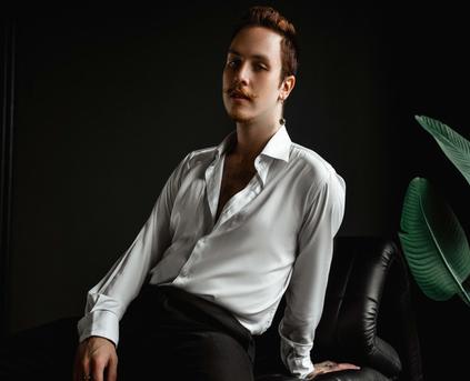 Guy Alone (Gay) - Leo_Moor