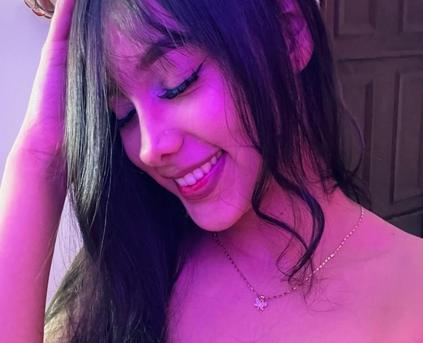 Girl Alone - Kitty_Play