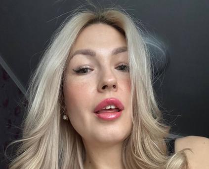 Girl Alone - HelenOneLove