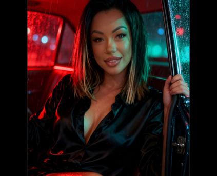 Girl Alone - kitttty4play