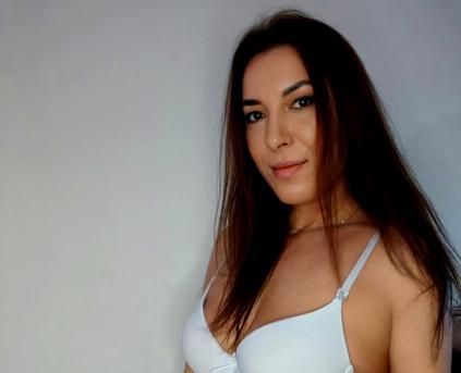 Girl Alone - AryaHuntt