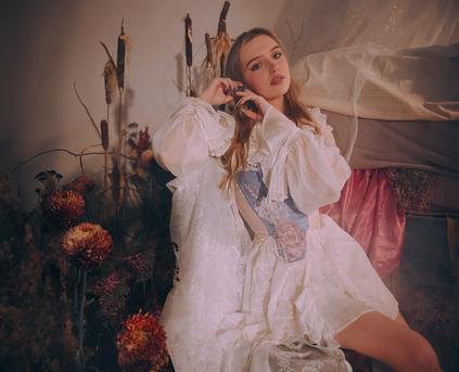 Shy Girl Alone - AnnyVei