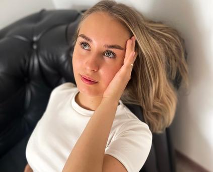 Shy Girl Alone - MargoCroftoon