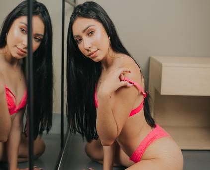 Girl Alone - LauraSquirter_