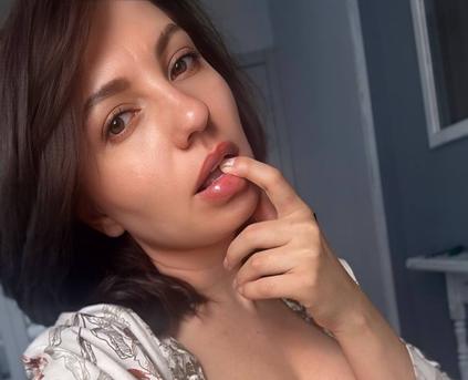 Girl Alone - KamilaXHot