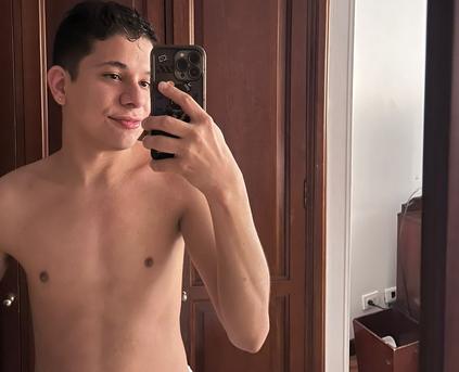 Guy Alone (Gay) - Luca_Dave