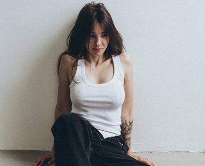 Friends & Romance - KristinaGold93949