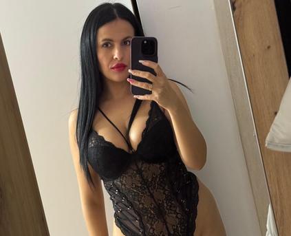 Girl Alone - Emaa311