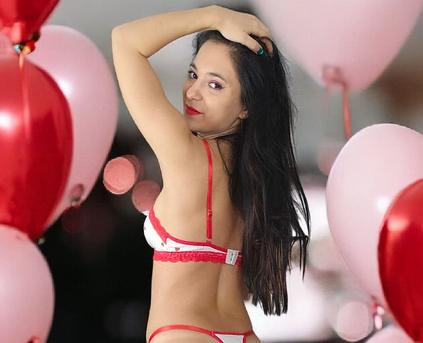 Shy Girl Alone - HeavenQueenMini