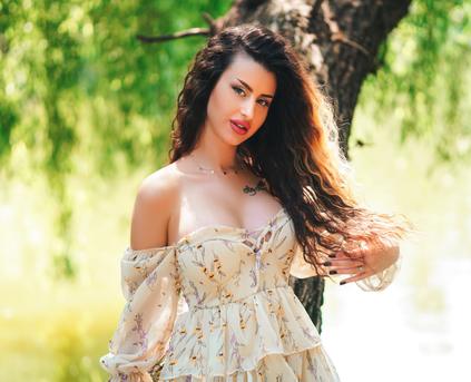 Girl Alone - Alice_Voss