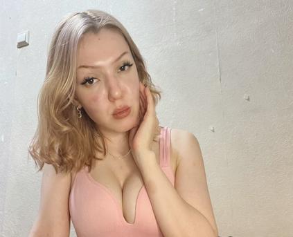 Girl Alone - AlexandraXKitty