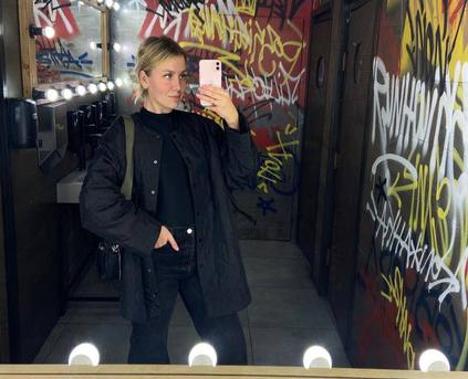 Girl Alone - WealthyMusee