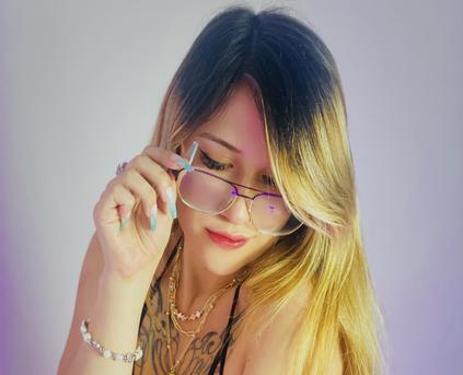 Girl Alone - IsaaCute_