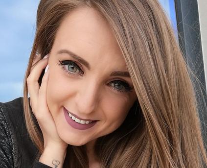 Girl Alone - TeasseDenisseFun