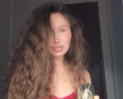 Girl Alone - Ann_Pat