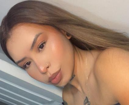 Girl Alone - IsabellaSummer_