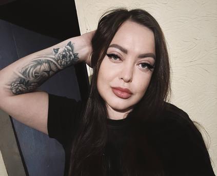 Shy Girl Alone - AnabellaLu