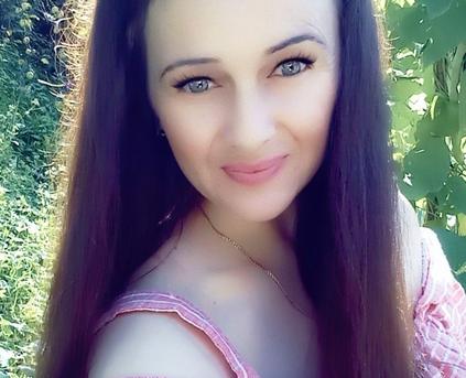 Shy Girl Alone - Karolinaflex