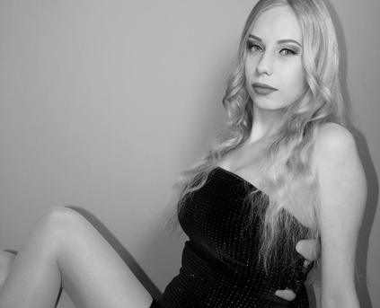 Shy Girl Alone - xMilagrosxs