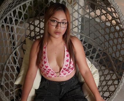 Girl Alone - LuluNoir