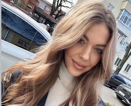 Girl Alone - LizaSweety22