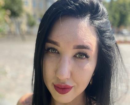 Girl Alone - Hotbestia