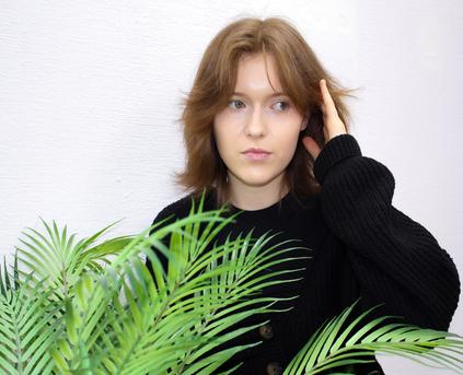 Shy Girl Alone - YukiPage