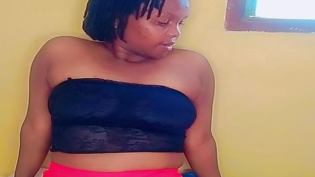 gorgeous300, live now on ImLive